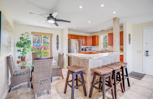 Kapaa Condo | Beachfront Pono Kai B101: AC, Pool & Sunrise Views