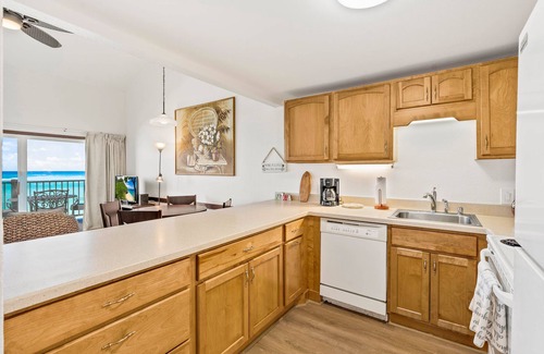 Kapaa Condo | Oceanfront Pono Kai Resort B304: Steps from Beach & Town