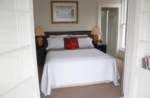 Ponsonby House | Discover Ponsonby Manor: 5-Star Stay with Unique Amenities