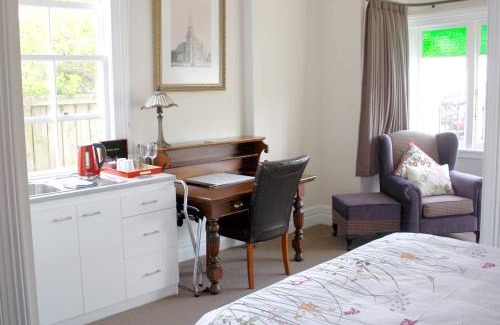 Ponsonby House | Discover Ponsonby Manor: 5-Star Stay with Unique Amenities