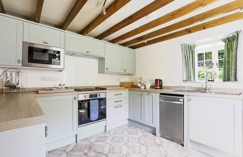 Lanteglos Cottage | Idyllic Pont Quay Cottage: Pet-Friendly Retreat by the Creek