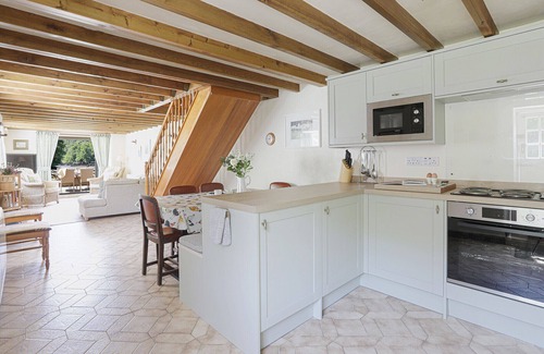 Lanteglos Cottage | Idyllic Pont Quay Cottage: Pet-Friendly Retreat by the Creek
