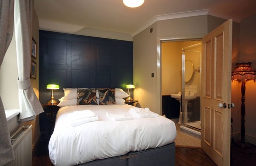 Gwynedd- Snowdonia House | Comfortable Stay at Pont Y Pair Inn with Family-Friendly Perks