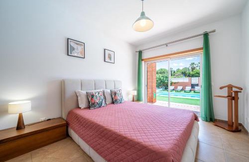 Lagos House | Ponta da Piedade Family House: Beachfront Bliss Awaits