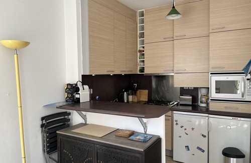 Pontaillac Apartment | Pontaillac Villa: Steps from the Beach with Breakfast Included