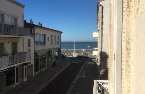 Pontaillac Apartment | Pontaillac Villa: Steps from the Beach with Breakfast Included