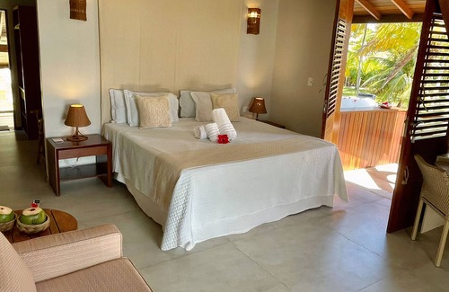 Praia dos Carneiros Hotel | Discover Pontal dos Carneiros Beach Bungalows with Ocean Views