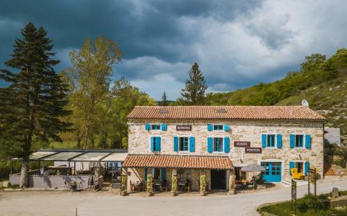 Groznjan Bed & Breakfast | Pet-Friendly Ponte Porton: Dining & Relaxation Awaits