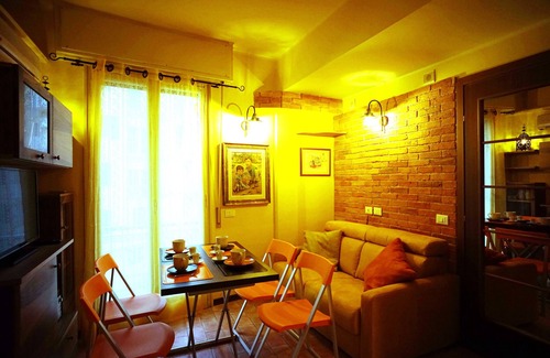 Oltrarno Apartment | Discover Ponte Vecchio: Perfect Stay in Florence Center