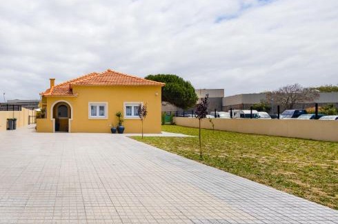Aguda House | Discover Pontes Guest House with Oceanfront Pool & Views