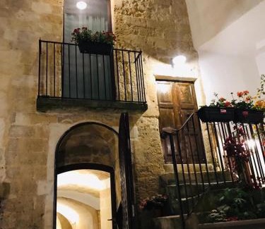 Gravina in Puglia Bed & Breakfast | Pet-Friendly Ponticelli B&B Boutique with Hot Tub and Dining