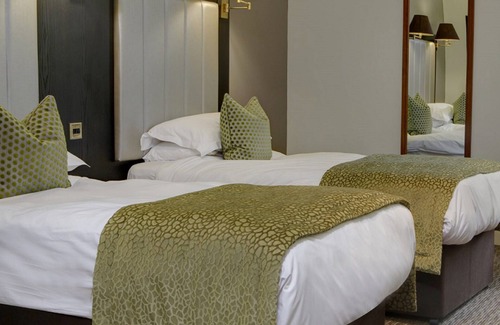 Chelmsford Hotel | Experience Comfort at Pontlands Park with Pool & Spa