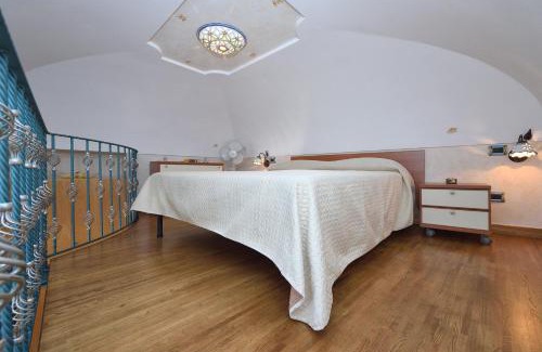 Pontone House | Pet-Friendly Retreat: Pontone on the Sea Apartment