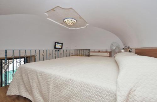 Pontone House | Pet-Friendly Retreat: Pontone on the Sea Apartment