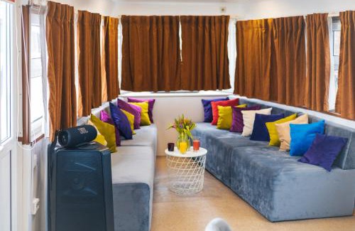 Giurgiu Boat Rental | Discover Pontonul de pe Dunăre Giurgiu - Family-Friendly Stay