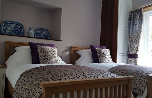 Ammanford Bed & Breakfast | Comfortable Pontyclerc Farm House B&B - Guest Rated 10/10