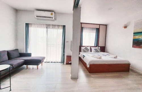 Hua Hin Hotel | Inviting Pony TopView with Pool & Breakfast Options