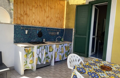 Le Forna Apartment | Family-Friendly Retreat at Ponzamania Limoncello Apartment