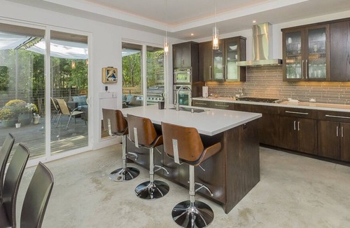 Barton Heights House | Pool | 4 Beds | Sleeps 8 - WalkerVR Zilker Villa!