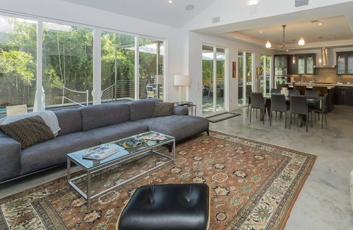 Barton Heights House | Pool | 4 Beds | Sleeps 8 - WalkerVR Zilker Villa!
