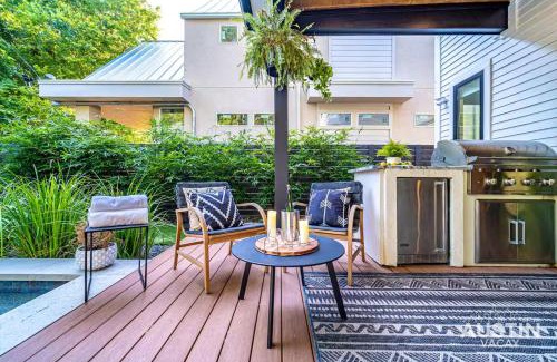 Holly House | Pool 4BR 3BA Sleeps 8 w Patio Grill by Austin Vacay