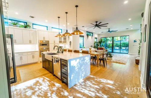 Holly House | Pool 4BR 3BA Sleeps 8 w Patio Grill by Austin Vacay