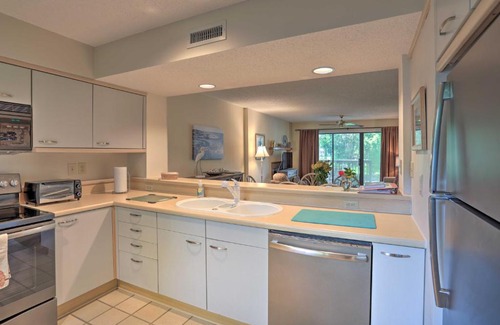 Arcadian Shores Villa | Relaxing Kingston Resort with Lake Views and Beach Access