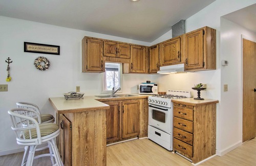 Ocean Pines House | Pet-Friendly Ocean Pines Retreat with Pool Access & Spa