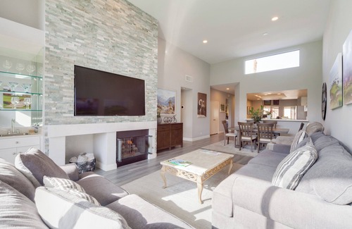 La Quinta Condo | Pool Access + Golf Course View: La Quinta Escape