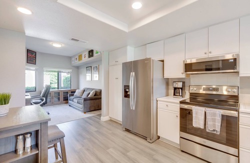 La Quinta Condo | Pool Access + Golf Course View: La Quinta Escape