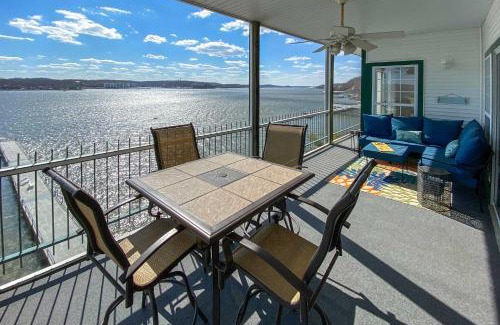 Lakeland Apartment | Idyllic Lake Ozark Waterfront Condo with Pool Access
