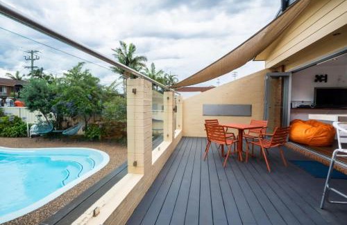 Killarney Vale House | Pool and Spa on the Lakefront with Suite Studio