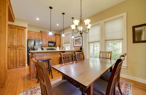 Bear Lake Reserve Condo | Pet-Friendly Tuckasegee Condo with Pool & Spa Amenities