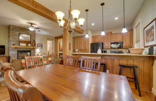 Bear Lake Reserve Condo | Pet-Friendly Tuckasegee Condo with Pool & Spa Amenities