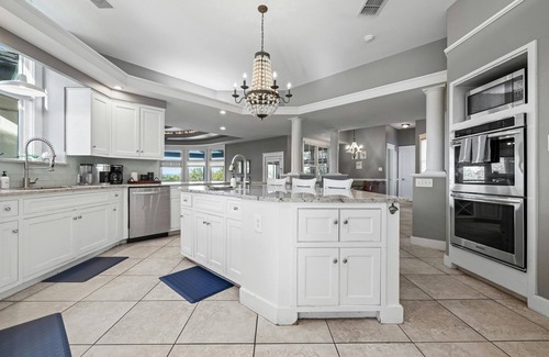 Glenlake House | Picturesque Point: Pool, Spa & Breathtaking Lake Views