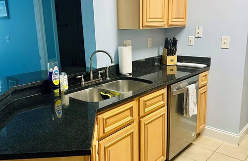 Charleston Condo | Relaxing Monthly Stay: Pool, Ocean View & Free Parking