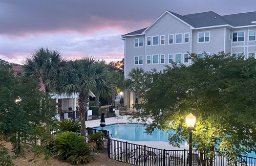 Charleston Condo | Relaxing Monthly Stay: Pool, Ocean View & Free Parking