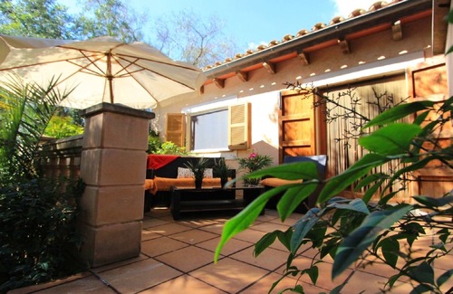 Es Palmer House | Relaxing Pool Finca Ines B: WiFi, Kitchen & Spa Access