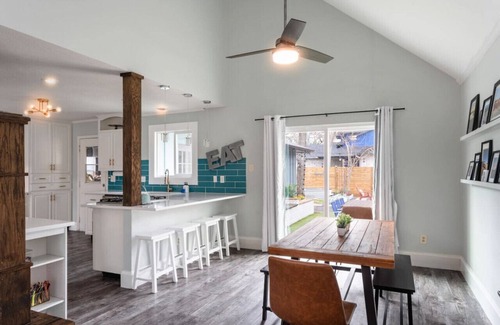 The Hermitage House | Ideal Retreat with Pool, BBQ & Smart TVs for Families