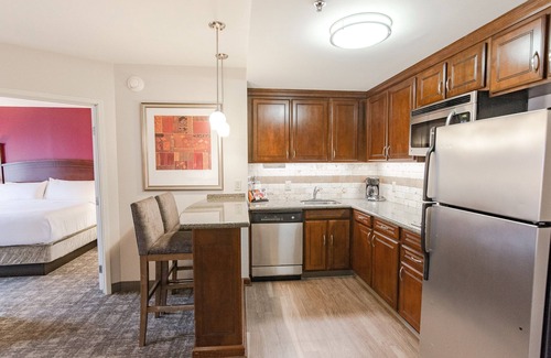Wilmington Condo | Ideal Groups Retreat: Pool, Gym & Breakfast Near the Beach