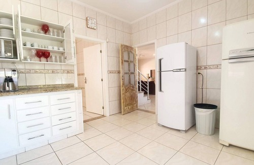 Praia dos Sonhos House | Relaxing Retreat with Pool, Gourmet Balcony & Steps to Beach