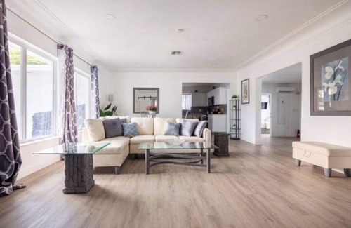 West Little River House | Exceptional N.Miami Beach Pool Home for Family Gatherings