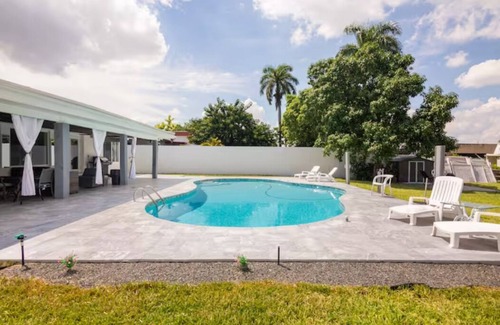 West Little River House | Exceptional N.Miami Beach Pool Home for Family Gatherings