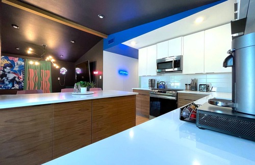 MLK House | Pool Hot Tub 7BR 6th Street - 6 min Drive