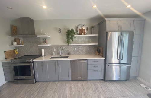 Okanagan-Similkameen House | Experience Relaxation with Pool, Hot Tub & Mountain Views