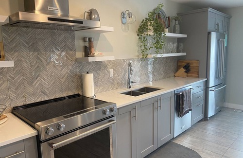 Okanagan-Similkameen House | Experience Relaxation with Pool, Hot Tub & Mountain Views