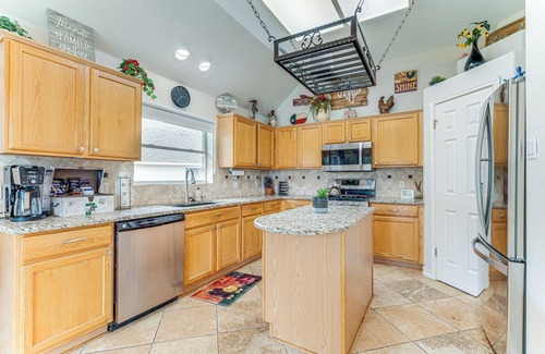 Round Rock House | Relaxing Round Rock Retreat with Private Pool & Hot Tub