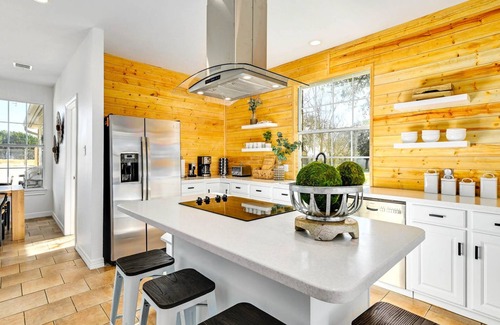 Dripping Springs House | Unwind with Pool, Hot Tub & Fire Pit Retreat - Rated 9.8