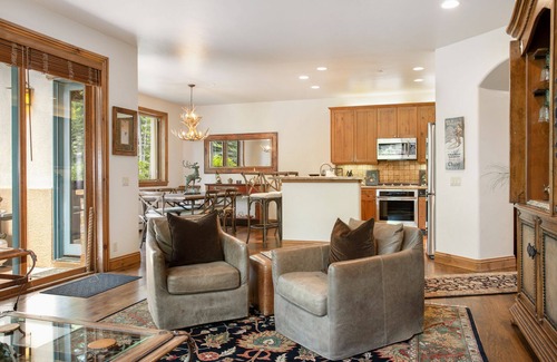 Edwards Condo | Unwind with Hot Tub, Pool & Ski Access at Our Retreat