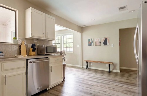The Hermitage House | Stylish 4BR Retreat with Pool & Family-Friendly Amenities